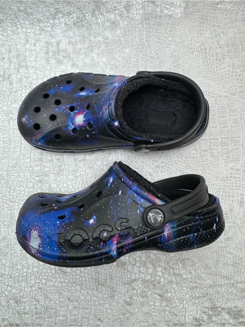 Crocs Baya Lined Clogs galaxy space print with fuzzy lining, kids size 13 unisex